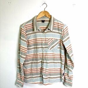 Patagonia organic cotton Lightweight Striped Shirt women’s top sz 10 button down